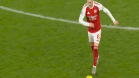 翁泓阳2-0战胜小波波夫，夺得2025年瑞士公开赛男单金牌