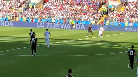 刘昊宇亚冬会单板滑雪坡面障碍技巧摘银，央视新闻客户端同步报道